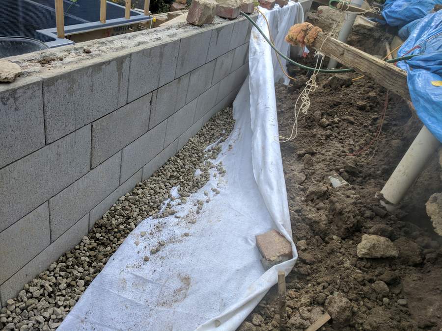 Partially backfilled wall